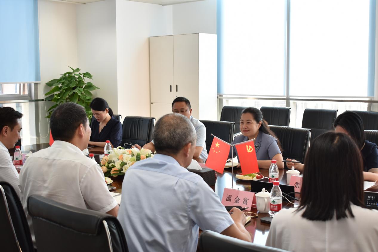 常务副总裁李慈平
